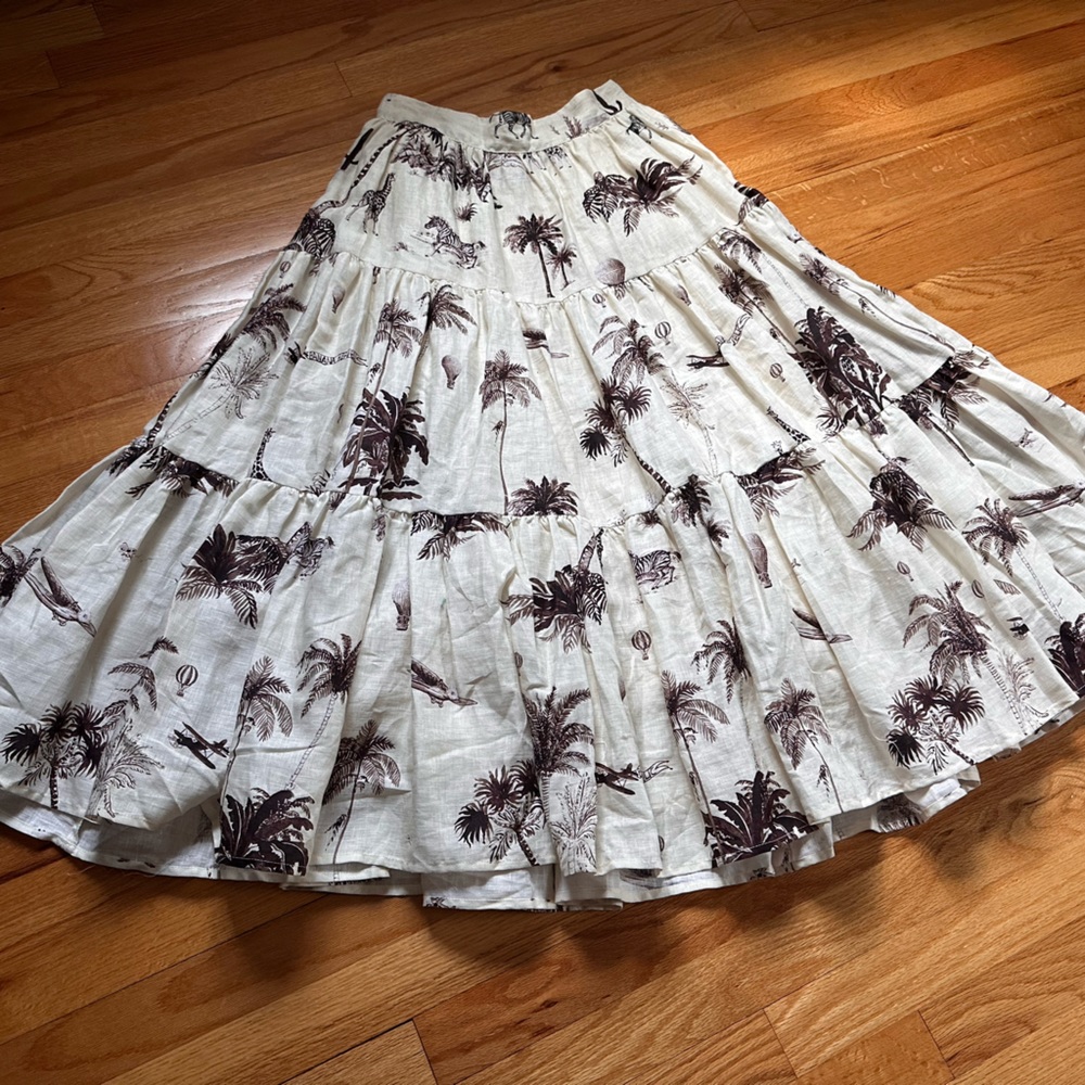 Beautiful Banana Republic cream and brown safari print linen tiered maxi skirt.